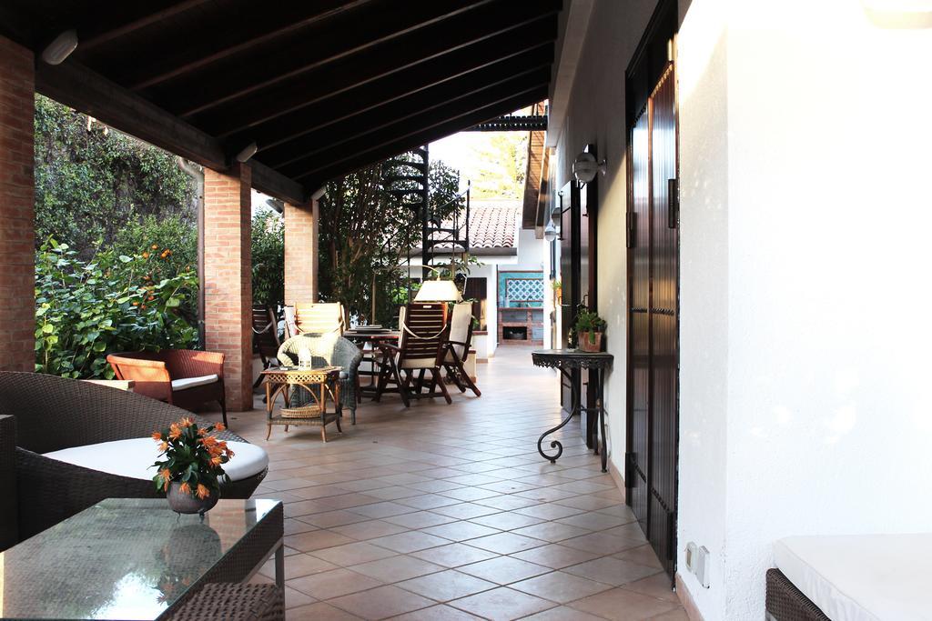 B&B Casa Chinaski Монделло Экстерьер фото