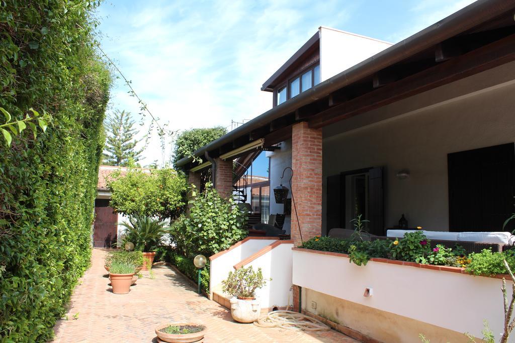 B&B Casa Chinaski Монделло Экстерьер фото